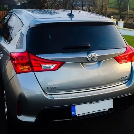 Dostępne od ręki Toyota AURIS II HB – Listwa chromowana